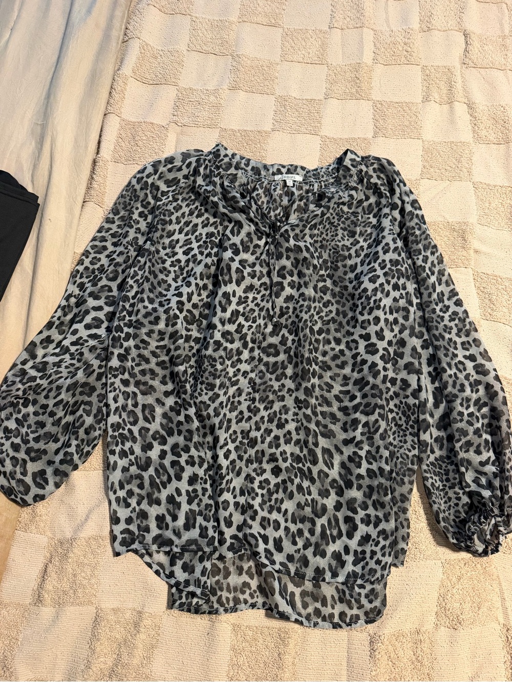 JODIFL Gray and Black Leopard Print Long Sleeve Blouse